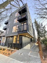 Dorothy Odelle in Seattle, WA - Building Photo