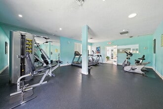 17901 NW 68th Ave, Unit T206 in Hialeah, FL - Foto de edificio - Building Photo