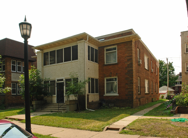 2308 Girard Ave S in Minneapolis, MN - Foto de edificio - Building Photo