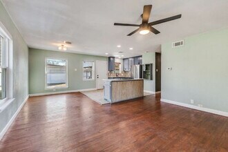 9308 Lindaro Ln in Dallas, TX - Building Photo - Building Photo