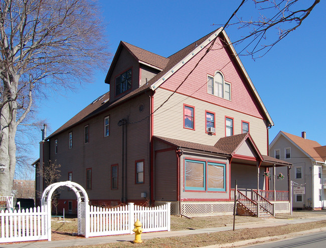 Harrison Manor in Branford, CT - Building Photo - Building Photo