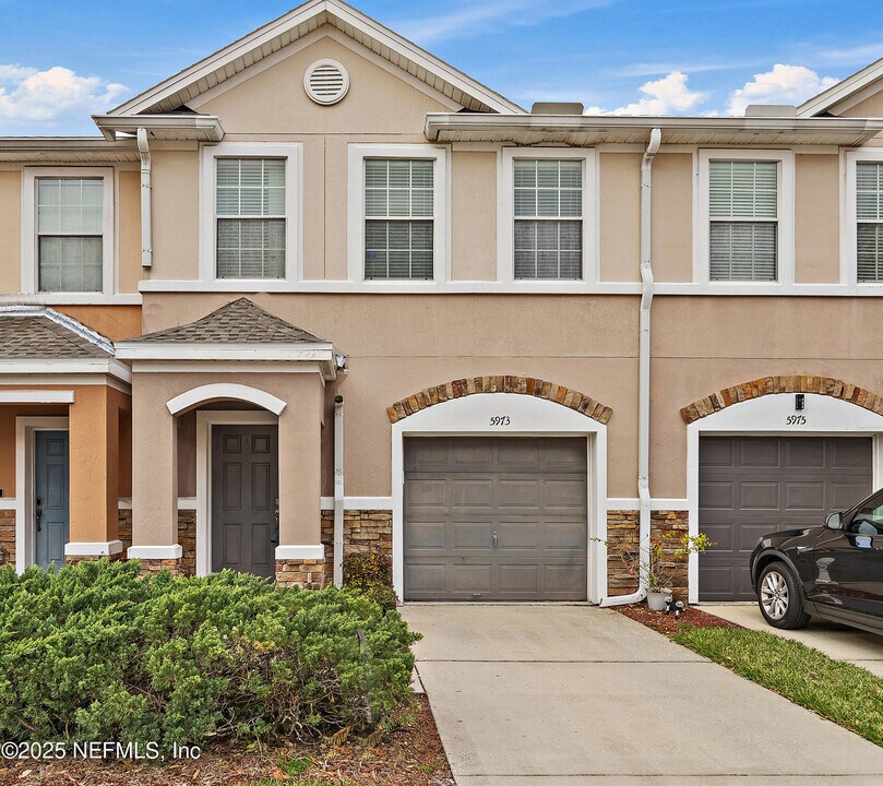 5973 Pavilion Dr in Jacksonville, FL - Building Photo