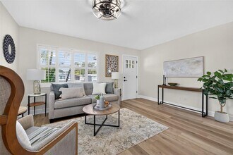 486 49th Ave N in St. Petersburg, FL - Building Photo - Building Photo