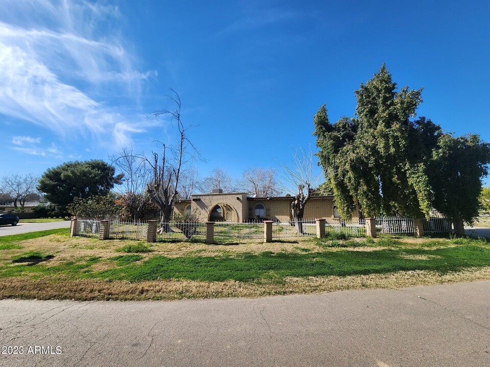 802 N Alzora Way in Tolleson, AZ - Building Photo