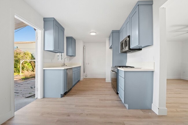 7881-7891 7893 in Huntington Beach, CA - Building Photo - Building Photo