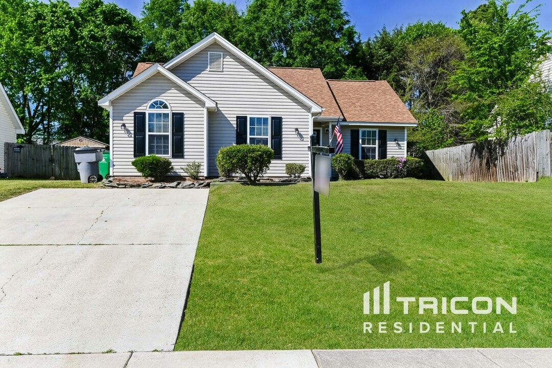 1026 Summit Hills Dr in Charlotte, NC - Building Photo