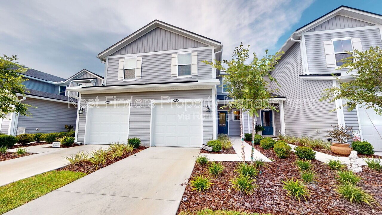 12079 Calvesta St in Jacksonville, FL - Building Photo