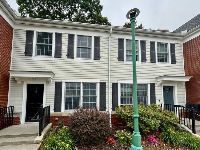 49 Fairgate Dr in Stamford, CT - Building Photo - Building Photo