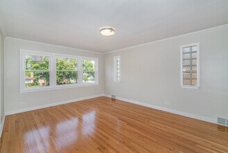 4207 Main St, Unit Apt 1 in Skokie, IL - Building Photo - Building Photo