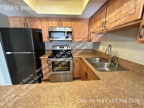 850 S River Dr in Tempe, AZ - Building Photo - Building Photo