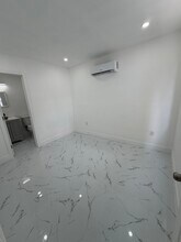 1741 NW 68th St, Unit RR in Miami, FL - Foto de edificio - Building Photo