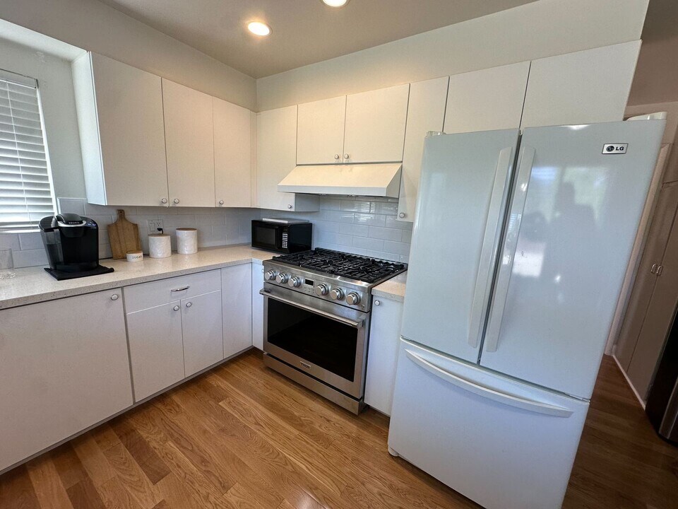 4039 La Colina Rd in Santa Barbara, CA - Building Photo