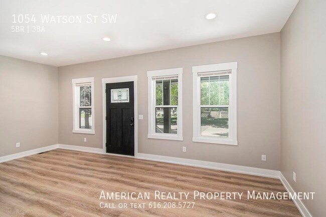 1054 Watson St SW in Grand Rapids, MI - Building Photo - Building Photo