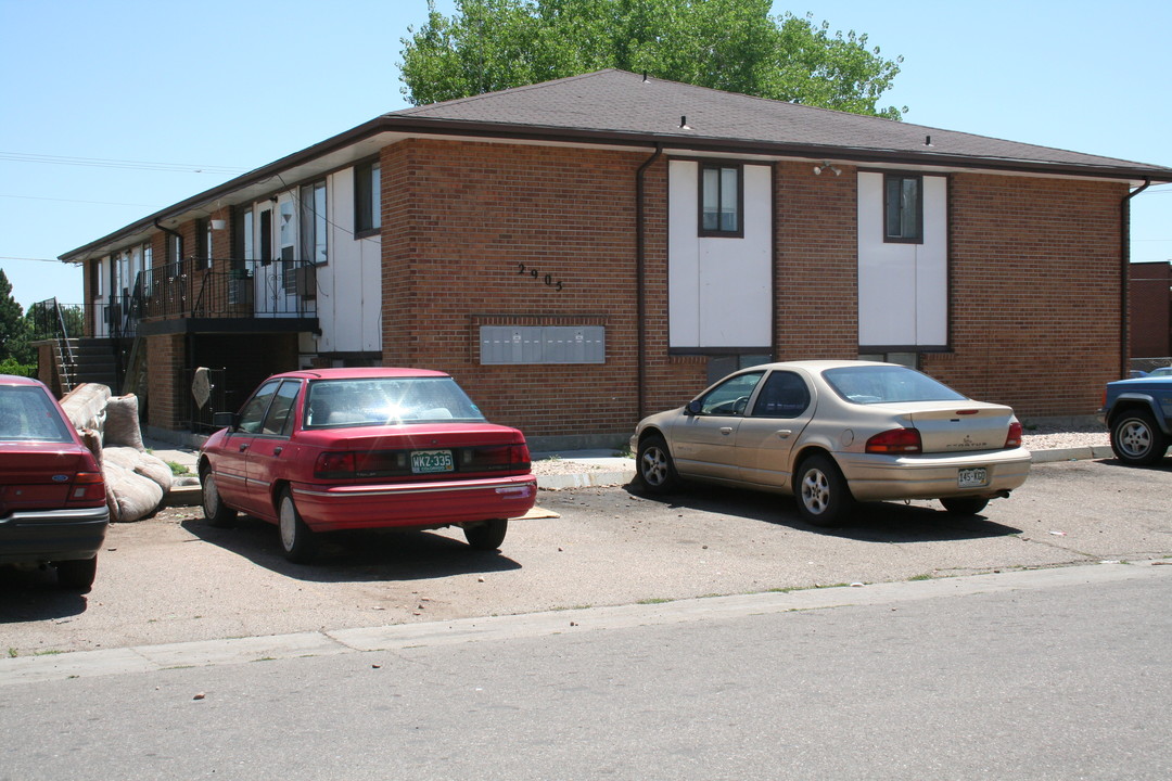 2905 Glendale Drive in Evans, CO - Building Photo