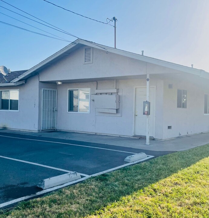 4404 Pinell St in Sacramento, CA - Building Photo