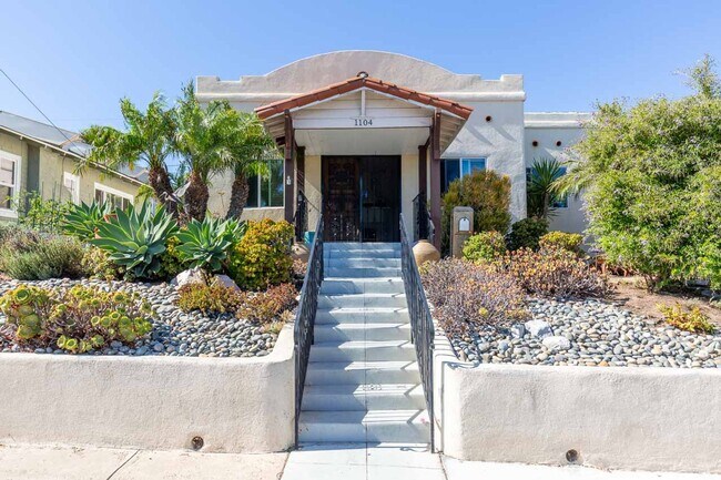 1104 Bush St in San Diego, CA - Foto de edificio - Building Photo