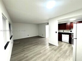 1525 NE 135th St in North Miami, FL - Building Photo
