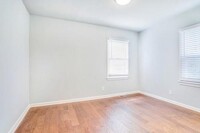 2446 Lynn Iris Dr photo'