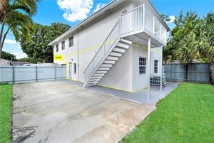10410 NW 28th Ave, Unit B in Miami, FL - Building Photo