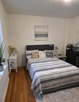 62-64 Saunders St in Queens, NY - Building Photo