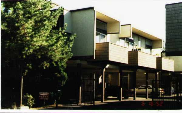 Marina Village Apartments in San Rafael, CA - Building Photo