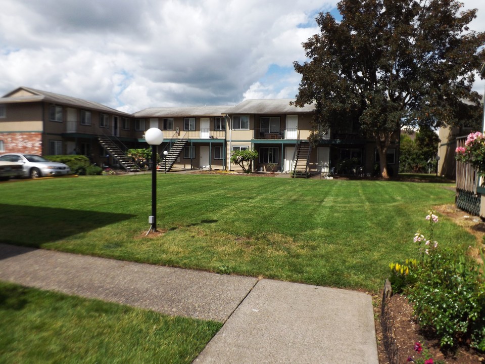 Garden Villa Apartments in Portland, OR - Building Photo