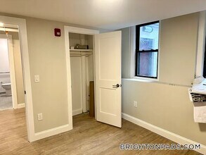 2 Ayr Rd, Unit C in Boston, MA - Building Photo - Building Photo