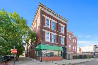 3501 W Armitage Ave, Unit 3M in Chicago, IL - Building Photo - Building Photo