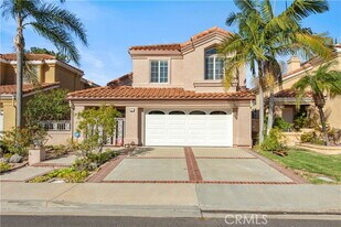 8 Alcira in Irvine, CA - Building Photo