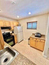 7561 NW 16th St in Plantation, FL - Building Photo - Building Photo