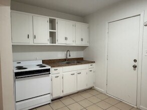 836 N Oliver St in Wichita, KS - Foto de edificio - Building Photo