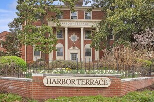 1301 E Abingdon Dr in Alexandria, VA - Building Photo