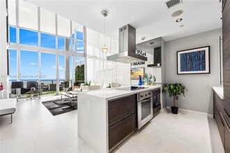 1100 Biscayne Blvd, Unit LPH6105 in Miami, FL - Building Photo - Building Photo