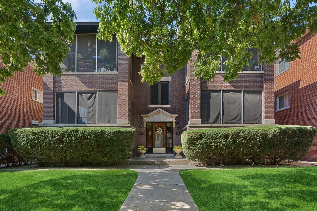 323 Wisconsin Ave in Oak Park, IL - Building Photo