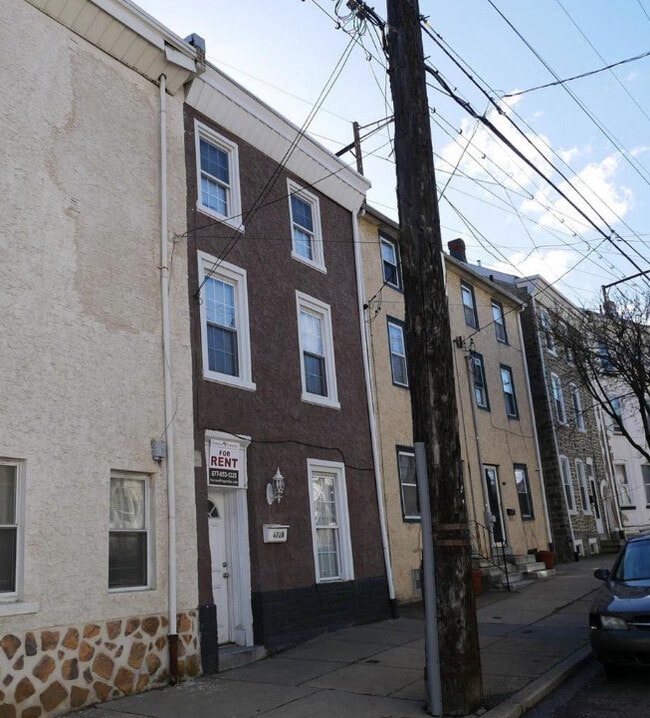 4728 Umbria St in Philadelphia, PA - Foto de edificio - Building Photo