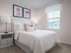 13 Limestone Blvd in Washington, NJ - Foto de edificio - Building Photo