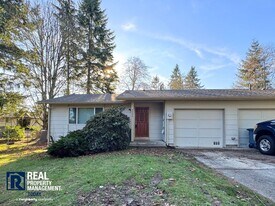 4502 76th Ave W in University Place, WA - Building Photo