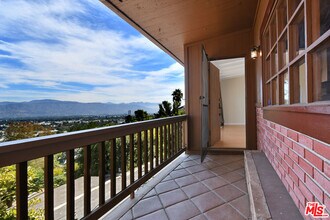 3682 Berry Dr in Los Angeles, CA - Building Photo - Building Photo