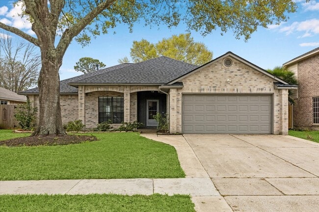 property at 2209 Aberdeen Dr