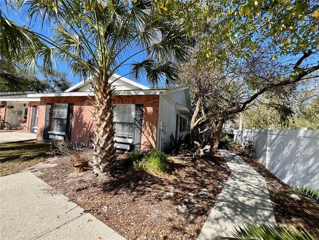 945 Burlwood St in Brandon, FL - Building Photo - Building Photo