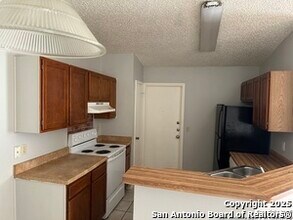 5514 Lochmoor in San Antonio, TX - Building Photo - Building Photo