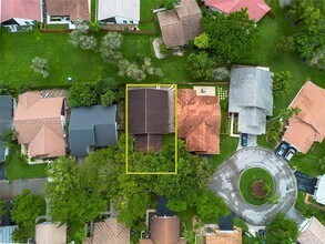 2330 Dover in Weston, FL - Foto de edificio - Building Photo