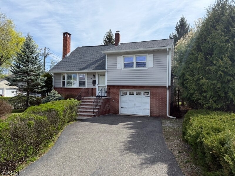 54 S Central Ave in Ramsey, NJ - Building Photo