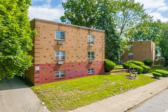 Broad Oaks Apartments in Philadelphia, PA - Building Photo - Building Photo
