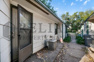 1763 N Woodrow Ct in Wichita, KS - Foto de edificio - Building Photo