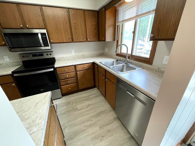 214 Swanton Rd in Madison, WI - Building Photo - Building Photo