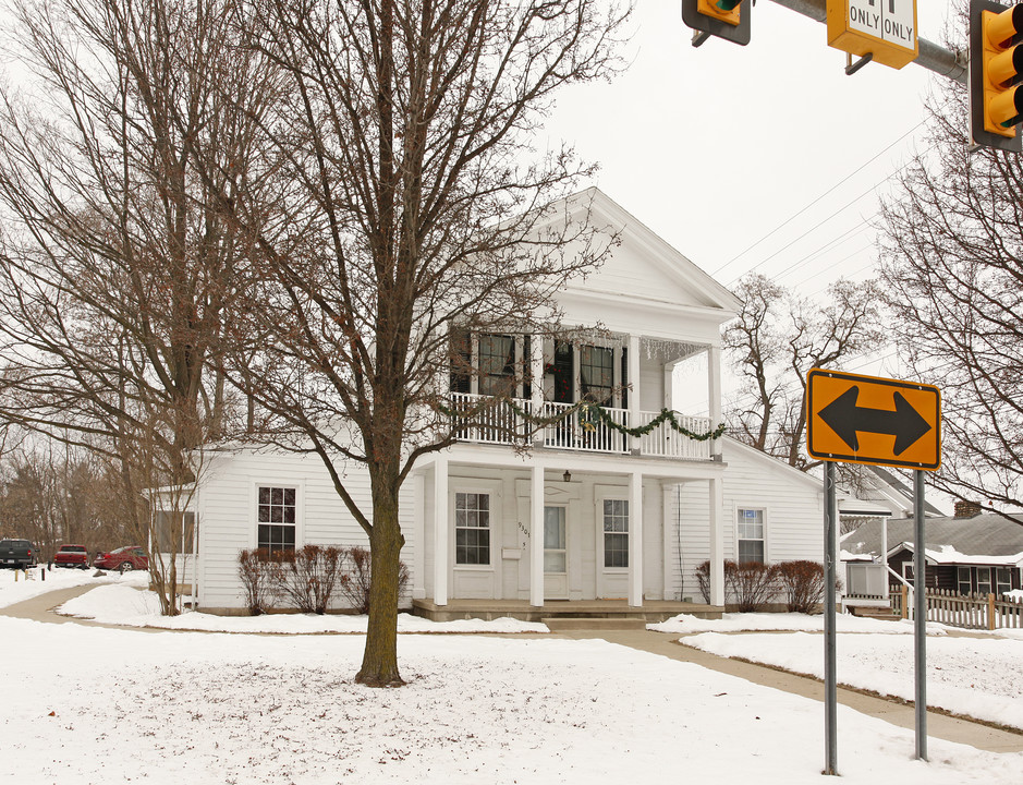 9301-9303 Main St in Whitmore Lake, MI - Building Photo