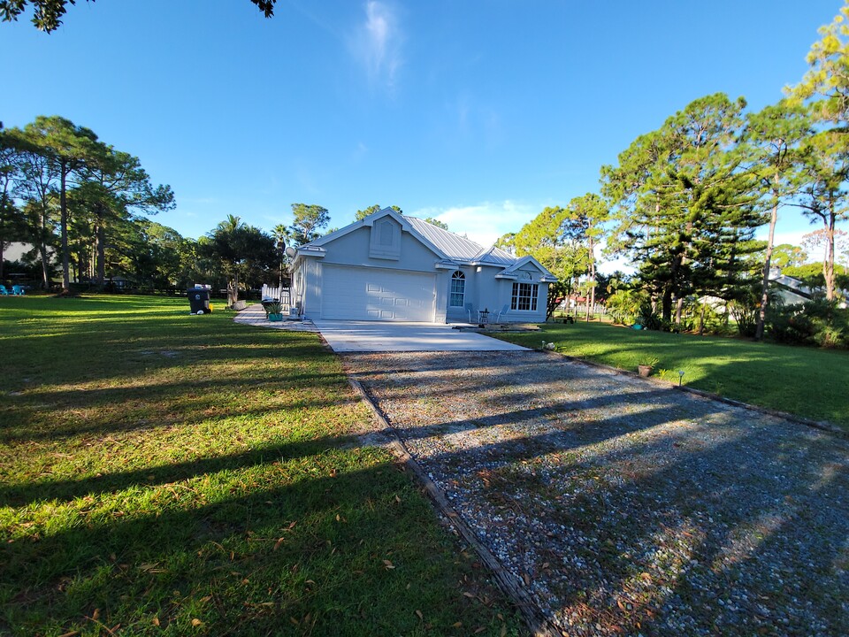 16896 70th St N in Wellington, FL - Building Photo