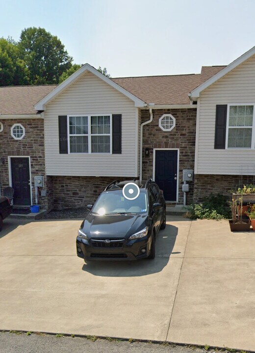 151 Eagle Dr in Maidsville, WV - Building Photo