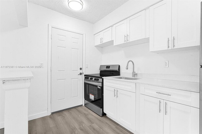 13210 Memorial Hwy in Miami, FL - Building Photo - Building Photo